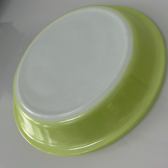 Pyrex Yellow Round 9” Ovenware Vintage Baking Dish - Picture 4 of 10